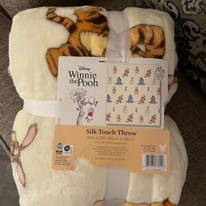 Disney Winnie the Pooh Super Soft Throw - Cream and Brown